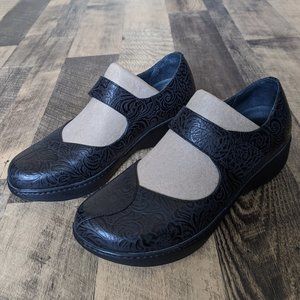 Dansko Sonoma Annie Clogs Floral Emboss